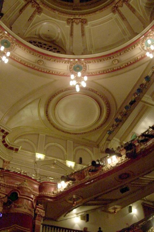 victoria palace theatre